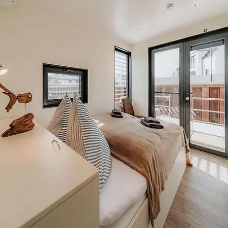 Baltic Sea Views & Cozy Comfort 보트호텔