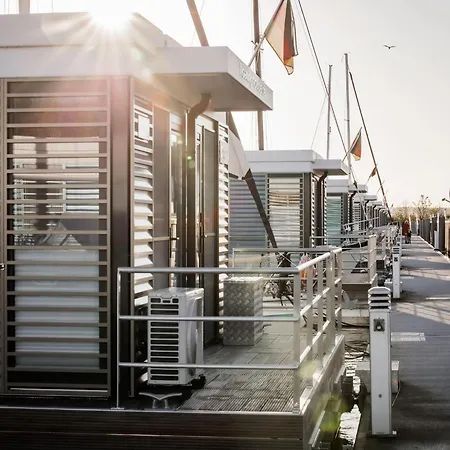 Baltic Sea Views & Cozy Comfort 보트호텔